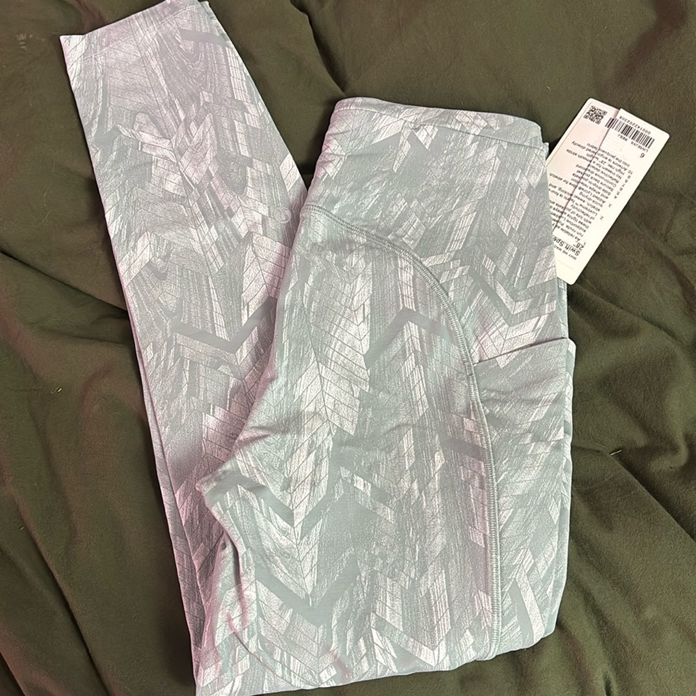 NWT Lululemon swift speed 25 sz6